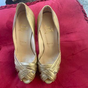 Christian Louboutin Nappa Aborina 150 Pumps 39